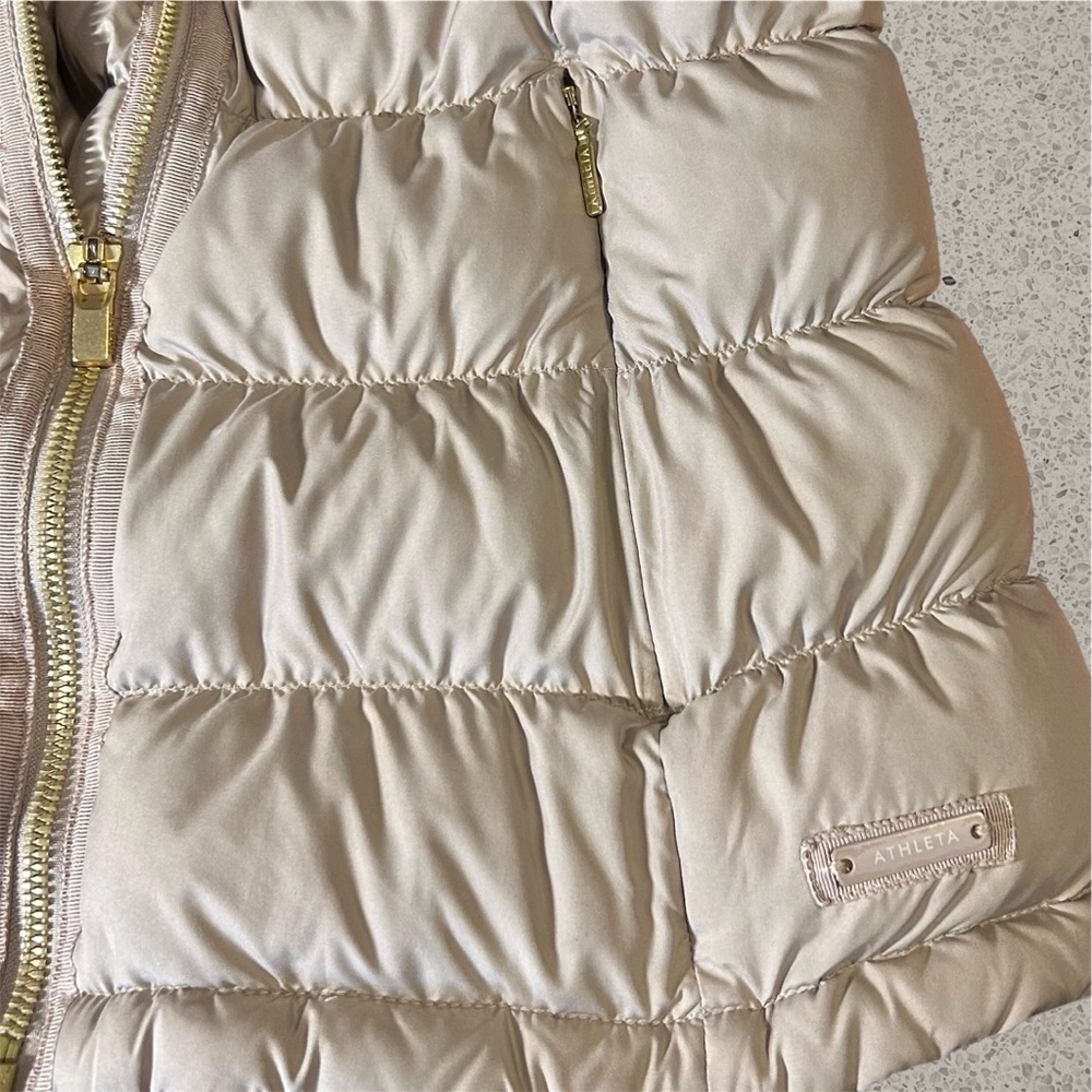 Athleta Light Tan Quilted Puffer Vest. Size Medium - Picture 8 of 12
